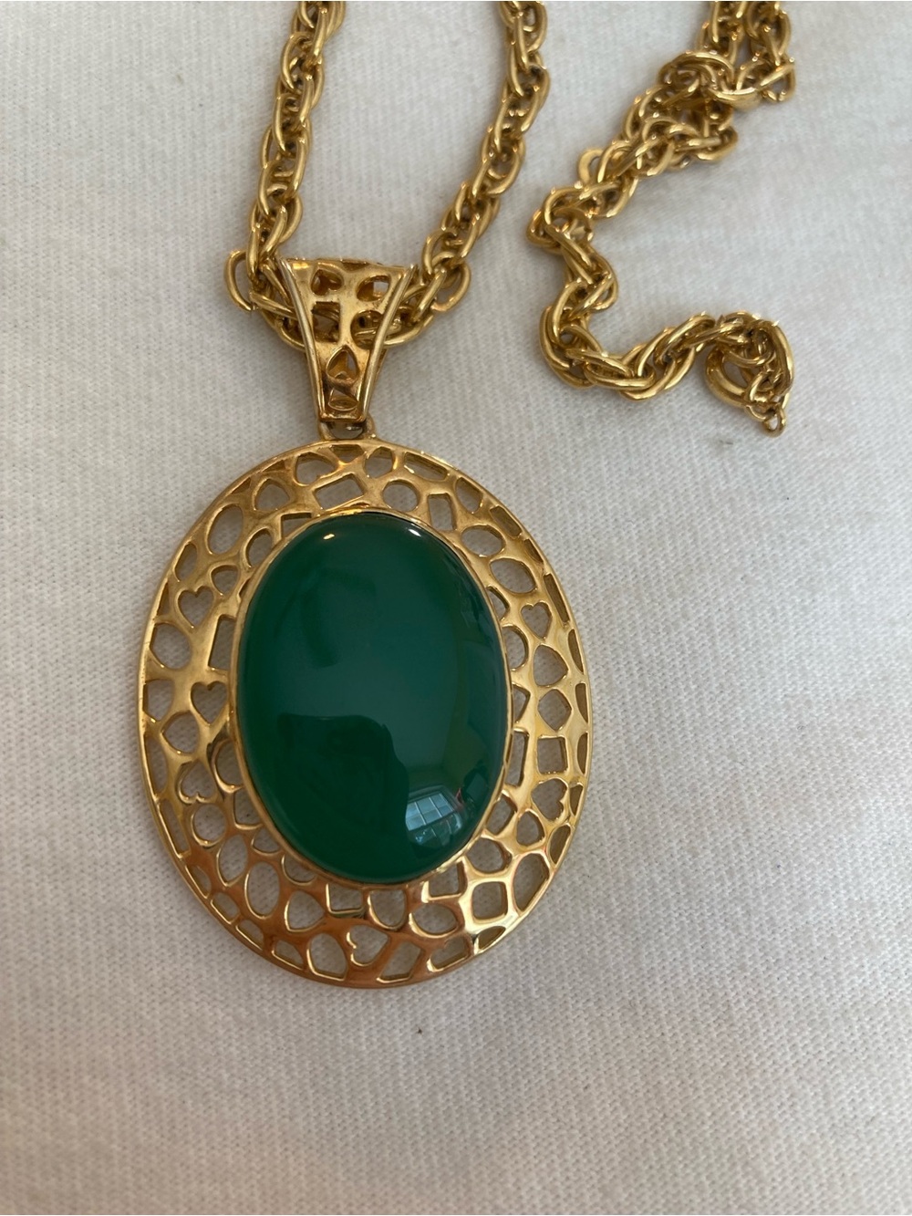 Vintage pendant necklace with Green Stone